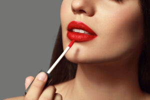 Lippenstift auftragen
