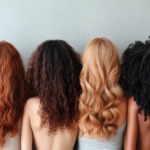Haarfarben blond, schwarz, braun und rot